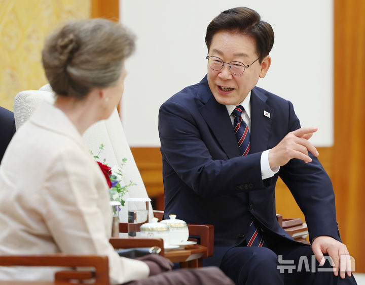 李在明大統領、英国のアン王女夫妻と共に