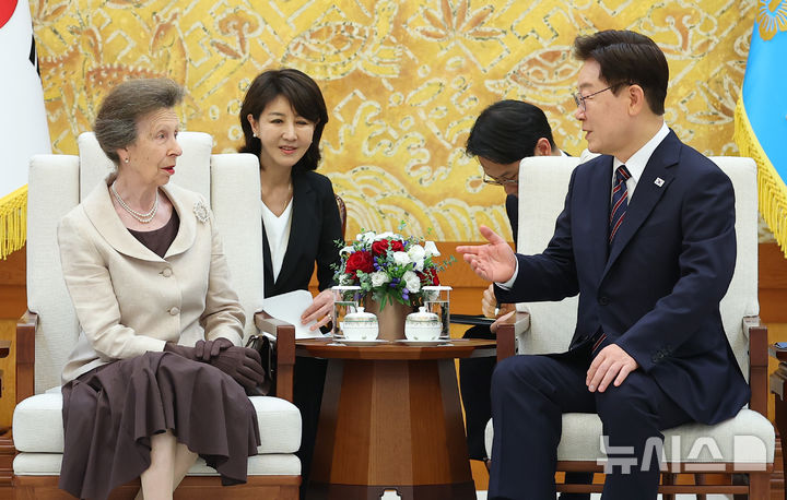 李在明大統領、英国のアン王女夫妻と共に