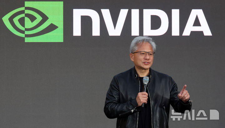 NVIDIAのジェンスン・フアンCEOの革ジャケット、オークションで96..