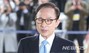 ソウル地検に出頭した「被疑者」李明博