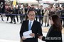 ソウル地検に出頭した「被疑者」李明博