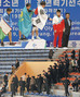 ▲25日、アジアユース・ジュニア重量挙げ選手権で優勝した韓国のヨム・ダフンが、3位の北朝鮮パク・クムイルに向かって「表彰台に一緒に立とう」と手を差し出したが、パク・クムイルはこれを拒否した。／写真＝聯合ニュース（上）

▲22日、アジアユース・ジュニア選手権観戦のため平壌市内の重量挙げ競技場を訪れた北朝鮮の観客たちは、韓国人選手の試合の順番になると一斉に席を立って会場の外に出た。／写真＝聯合ニュース（下）