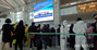 仁川空港で長い列を作る違法滞在者