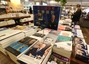 ▲10日午後、ソウル市鍾路区の書店「教保文庫」で、ジョー・バイデン米国大統領当選者の自叙伝などバイデン関連の書籍が並べられている様子。／写真＝聯合ニュース 