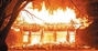 ▲5日午後、全羅北道井邑市内の内蔵寺大雄殿で発生した火災の様子　写真＝NEWSIS