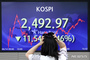 借金までして株式投資、韓国株急落で悲鳴…「反対売買」口座は1カ月で6倍に