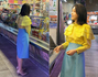 ▲尹錫悦（ユン・ソンニョル）大統領の妻・金建希（キム・ゴンヒ）夫人はマドリードのマラビージャス市場にある韓国系在住者の食料品店を訪れた。写真＝NEWSIS