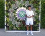 ▲10日（現地時間）、英ロンドン・ウィンブルドンのオールイングランド・クラブで行われたテニスのウィンブルドン選手権14歳男子シングルス決勝で勝ち、優勝したチョ・セヒョク（14）。優勝トロフィーを手に記念撮影した。写真提供＝大韓テニス協会