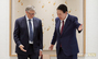 ビル・ゲイツ氏と握手する尹錫悦大統領
