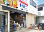 ▲今年2月に埼玉県狭山市にオープンした「韓ビニ」。インスタントラーメンや菓子、清涼飲料、キムチなど韓国の食料品1000種類を販売している。／チェ・ウォングク特派員