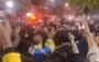 ▲ハロウィーン・パーティーが開かれた29日、ソウル市竜山区梨泰院で発生した圧死事故の救助現場で、一部の人々が歌ったり踊ったりする動画がインターネット上に拡散された。（オンライン・コミュニティー・サイトより）