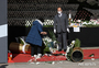 大統領・ソウル市長の弔花を放り投げて怒る遺族