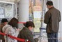韓国の新規コロナ感染者　２カ月ぶり７万人上回る