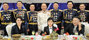 ▲北朝鮮の金正恩（キム・ジョンウン）国務委員長（右）は8日、北朝鮮の「建軍節」75周年記念式典で妻の李雪主（リ・ソルジュ）氏（左）、娘のキム・ジュエ氏（中央）と共に記念写真を撮影した。／朝鮮中央通信、聯合ニュース