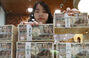 ▲ソウル市中区のハナ銀行偽変造対応センターで行員が円の現金を整理している／ニュース1