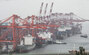 ▲釜山港神仙台埠頭でコンテナの積み降ろし作業が行われている／3日、聯合ニュース
