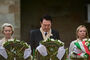 G20首脳と共にガンジー火葬記念地で献花する尹大統領　／インド