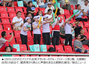 ▲19日に行われたアジア大会男子サッカーのグループステージ第1戦、北朝鮮と台湾との試合で、観客席から熱心に声援を送る北朝鮮応援団／聯合ニュース