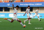 サッカー：殴るふりで日本のスタッフを威嚇、審判に詰め寄って抗議…醜態さらした北朝鮮　杭州アジア大会