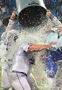 KBOリーグ初の個人通算400セーブ達成、洗礼の水を浴びる呉昇桓