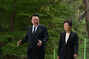 対話を交わす尹錫悦大統領と朴槿恵元大統領