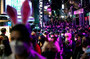 ▲ハロウィーン・デーだった昨年10月31日、人出が多く混雑したソウル市竜山区の繁華街・梨泰院の様子。写真＝聯合ニュース