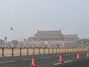 ▲PM2.5などの微小粒子状物質で視界が悪化した北京の天安門広場。1日撮影。／イ・ボルチャン特派員