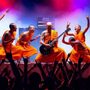 ▲人工知能（AI）を使い、タイの僧侶たちがロック音楽のコンサートをする様子を作り出したフェイク画像。写真＝交流サイト（SNS）「フェイスブック」より