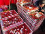 ▲北京市内の新発地農産物卸売市場で売られているイチゴ。19日撮影。／イ・ユンジョン記者
