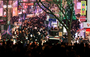 ▲クリスマスイブの24日夜、ソウル市中区の明洞では通りに多くの人が集まった。／ニューシス