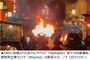 花火で春節祝う米サンフランシスコの中国人街で自動運転車両が襲撃され炎上　