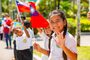 ▲パラオの子どもたちが台湾の青天白日満地紅旗を振っている。　／フェイスブック