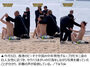 香港のビーチで嫌がるビキニ女性の肩に手を回して写真撮影…中国人男性観光客らに批判殺到