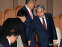 ▲李鐘燮国防部長官（当時）と韓東勲（ハン・ドンフン）法務部長官が昨年9月18日、国会で本会議を終え握手している