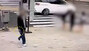 ▲今月11日、高陽市徳陽区で、女子生徒が通りかかるとスマホを持って後をつけていく40代男性のA容疑者の様子。／京畿北部警察