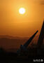2024年大みそか、事故機越しに昇る朝日