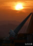 2024年大みそか、事故機越しに昇る朝日