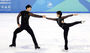 フィギュア：ペアの演技を披露する北朝鮮の廉大鈺とハン・クムチョル＝冬季アジア大会