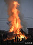 小正月の「タルチプ焼き」で燃え上がる炎　／蔚山
