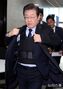 防弾チョッキを着て移動する共に民主・李在明代