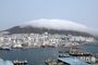 雲の帽子をかぶった釜山・影島