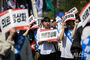 デモをする医大生たち　／ソウル