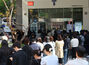 USIM交換のため行列するSKテレコム利用者たち　／ソウル