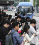 市内バス　労使交渉決裂…混雑する停留場　／ソウル