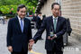 昼食会合を終えた韓悳洙前首相・李洛淵元首相