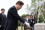 白凡金九の墓参をする李在明候補