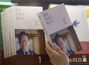 5年の任期始まる…李在明大統領の著書を読む市民