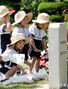 顕忠日を前に国連記念公園を訪れた児童