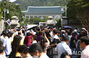 青瓦台を見学する人々の長い列　／ソウル