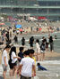 海開きして初めての週末迎えた海雲台海水浴場　／釜山
